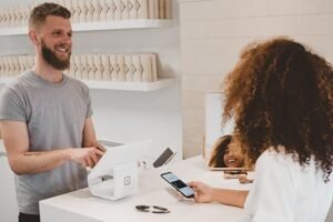 Online dating and friendship app safety tips